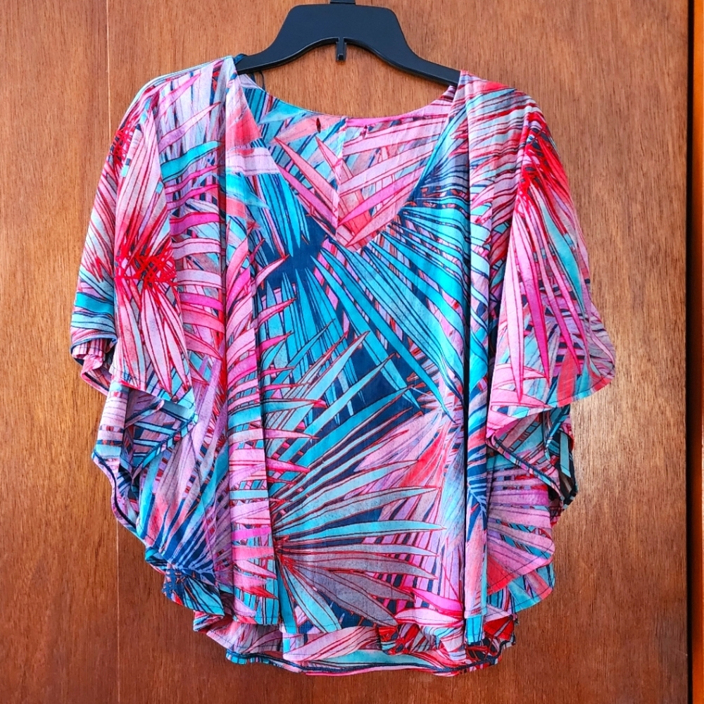 JLO Jennifer Lopez Tropical palm print bat wing sleeve shirt. Size L